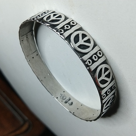 Vintage taxco mexico sterling silver eagle mark bangle peace sign bracelet - Picture 2 of 8